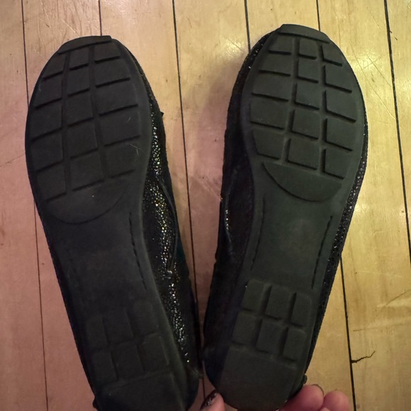 Clarks Women's Shiny Textured Black Flats - Picture 4 of 4